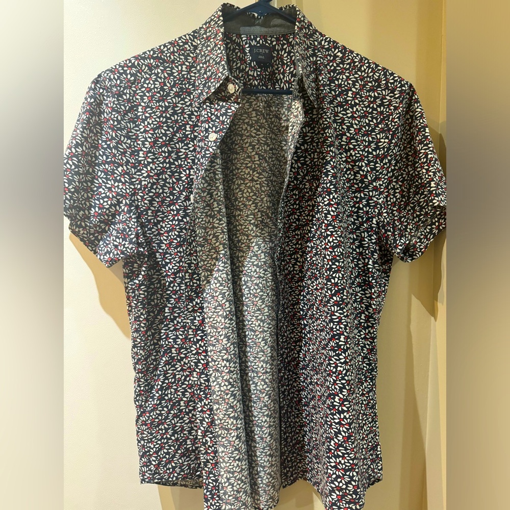 Short sleeved casual button down